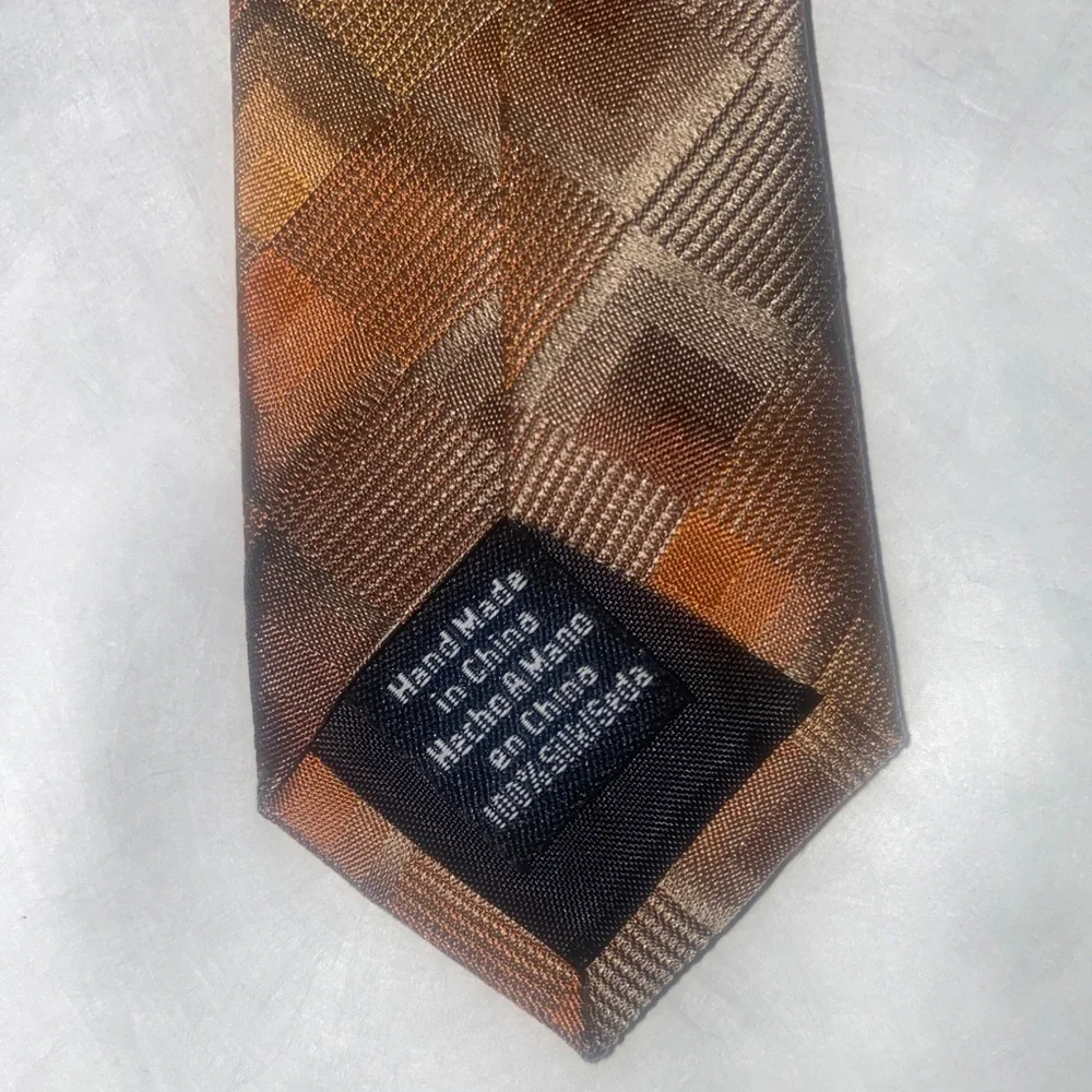 VAN HEUSEN South Beach Gold Peach Silk Necktie Tie Geometric $40 lcsr
